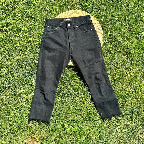 Reformation Black Capri Button Raw Hem Jean - Picture 2 of 3